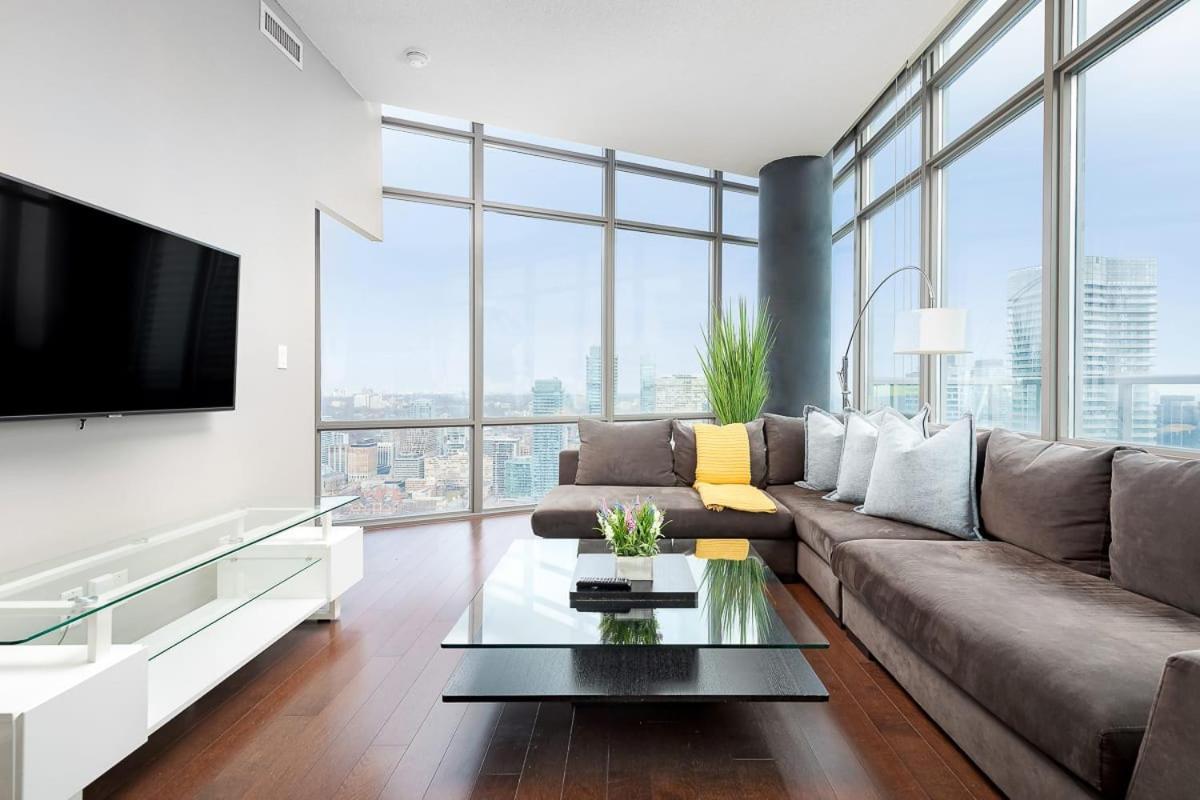 Penthouse Overlooking Dt Free Parking