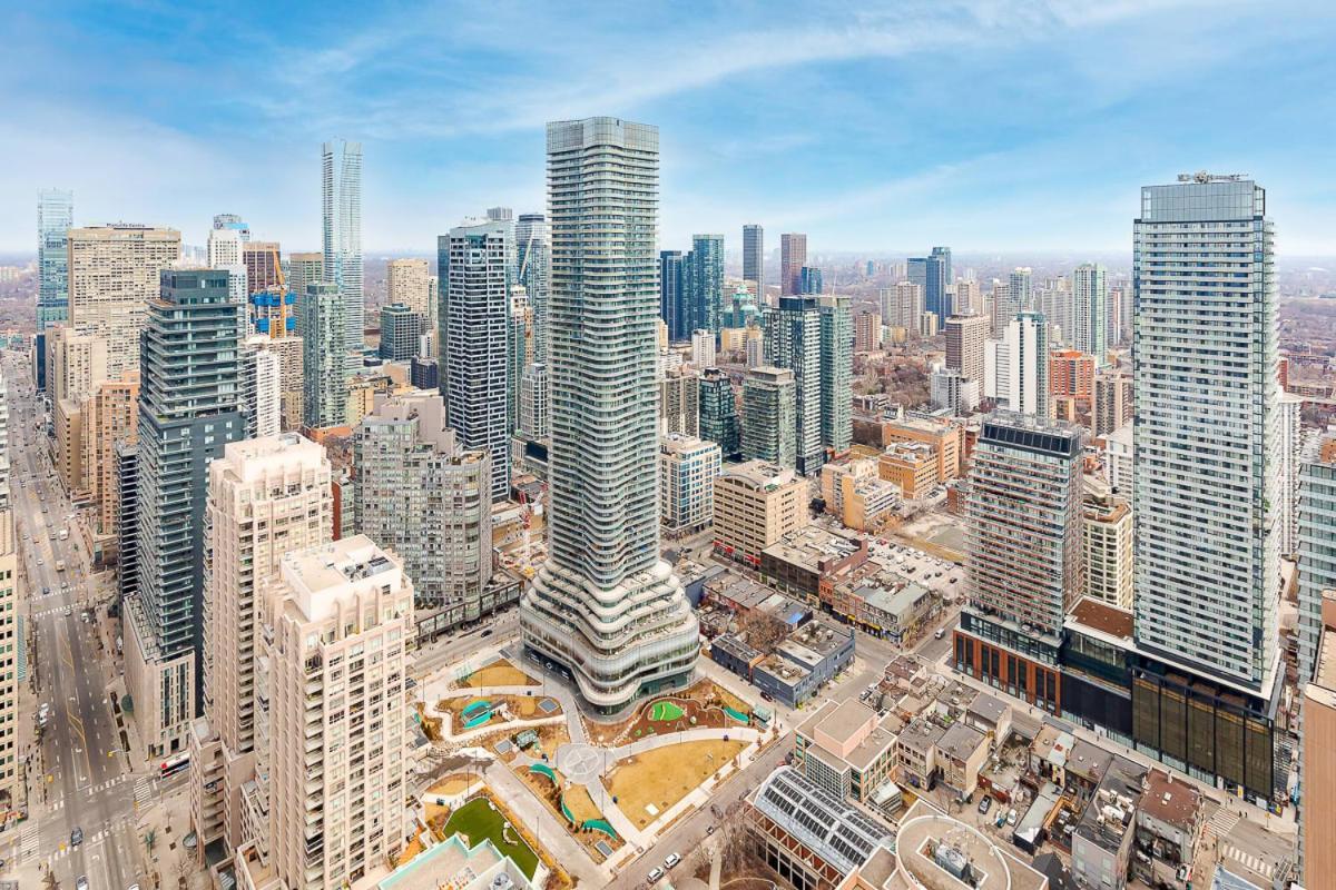 Penthouse Overlooking Dt Free Parking