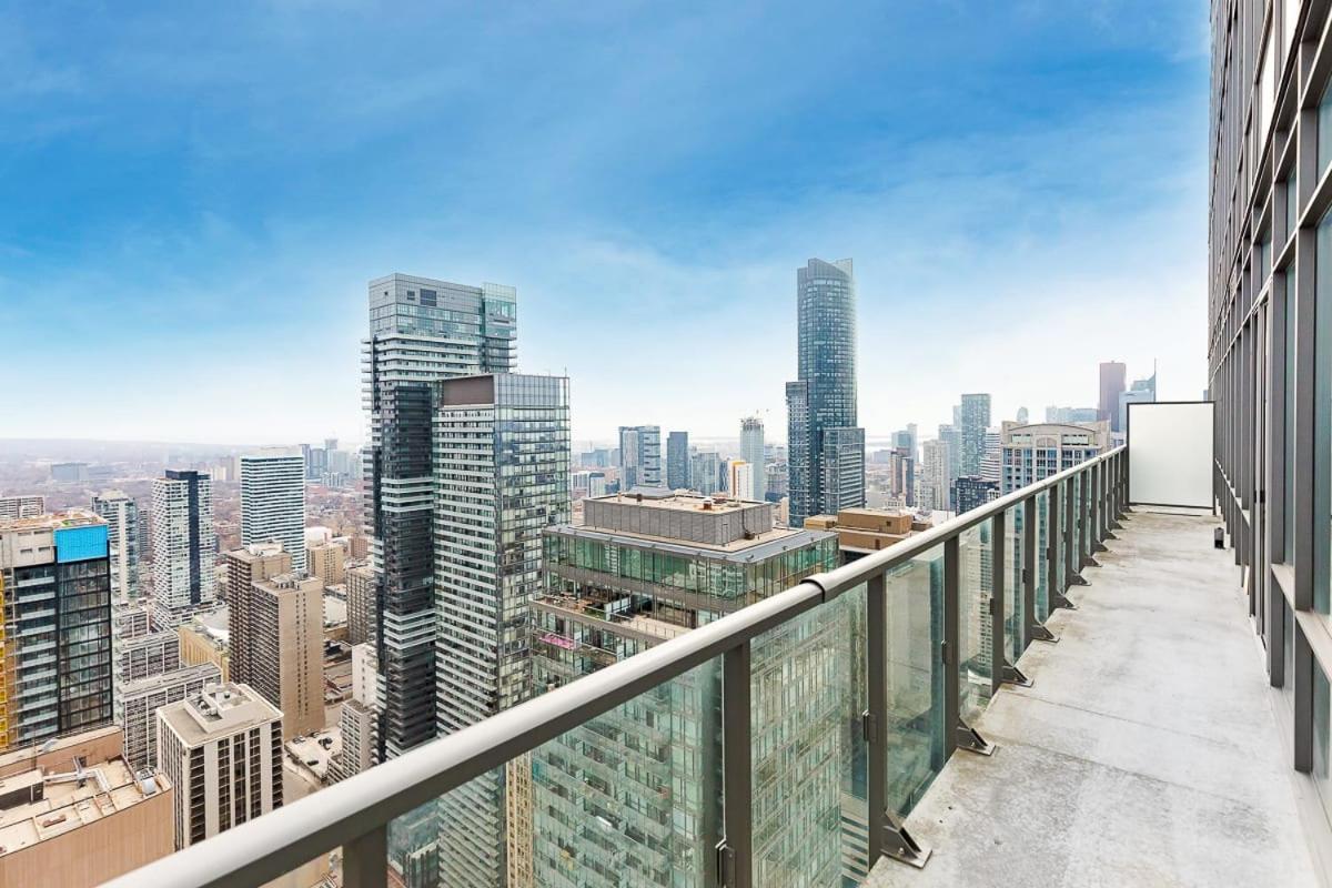 Penthouse Overlooking Dt Free Parking Toronto