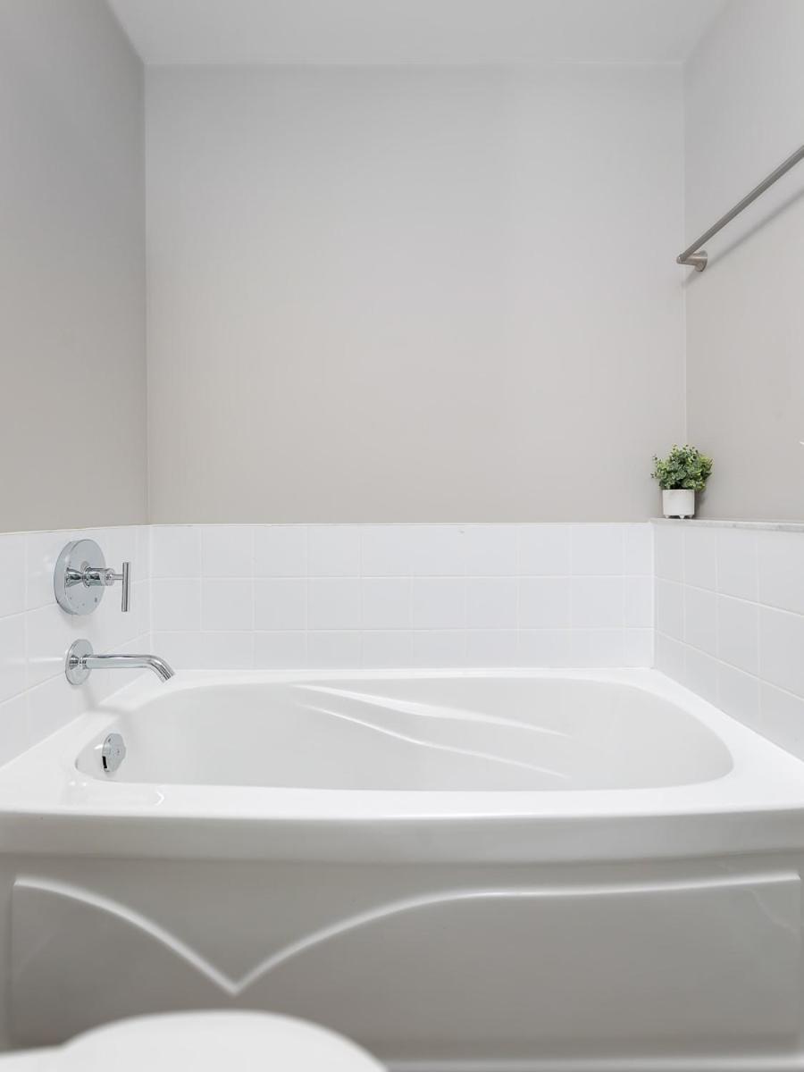 Penthouse Overlooking Dt Free Parking Apartment *