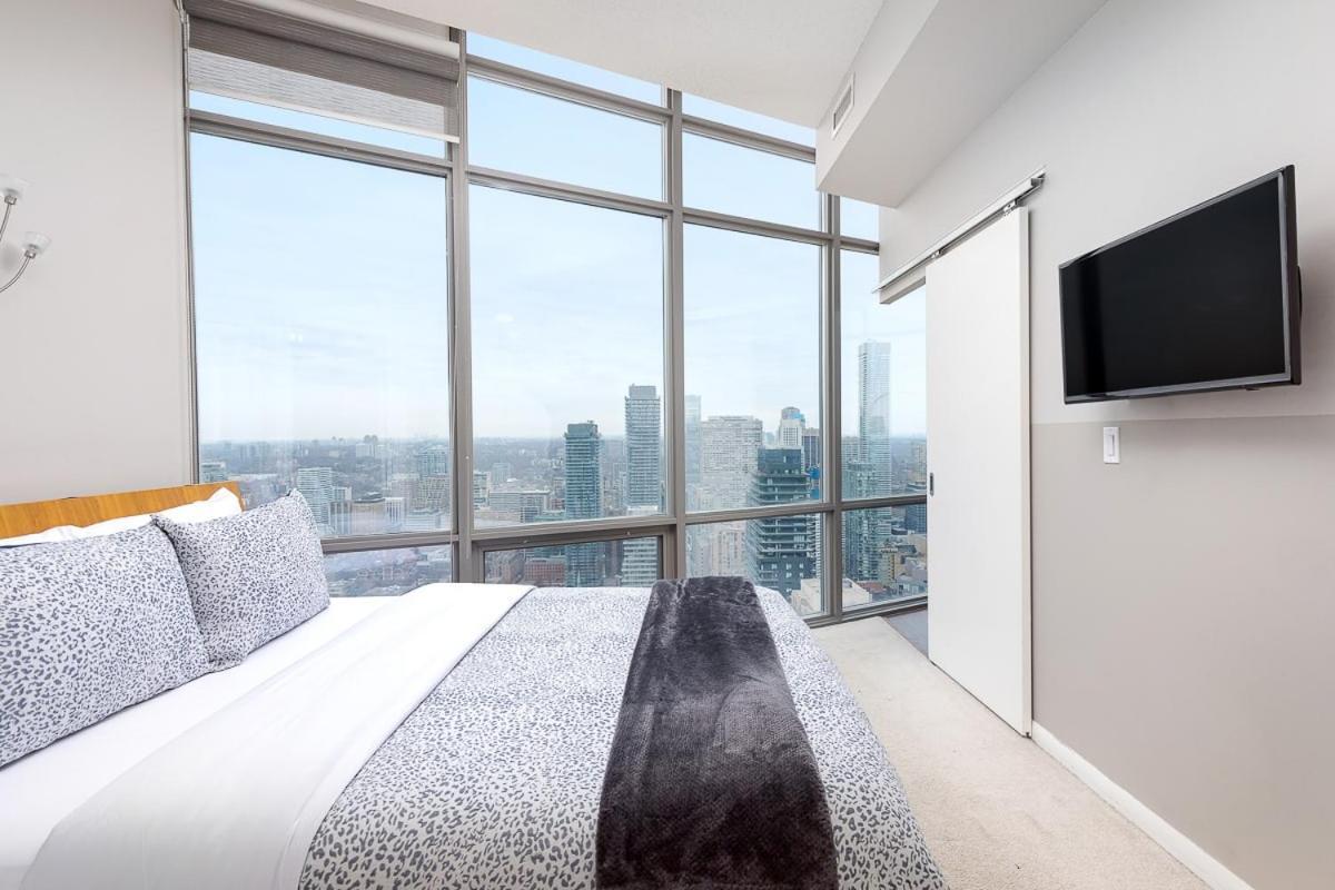 Penthouse Overlooking Dt Free Parking Apartment Toronto