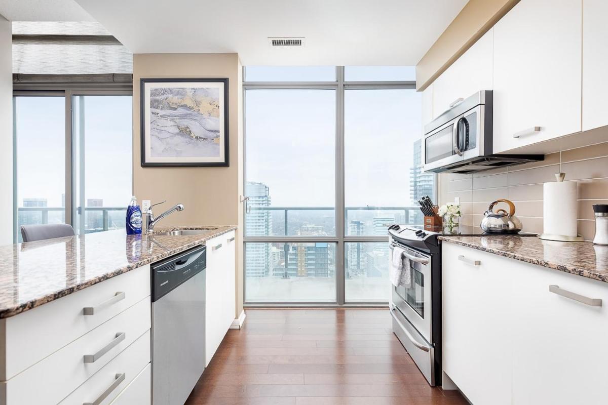 Penthouse Overlooking Dt Free Parking * Toronto