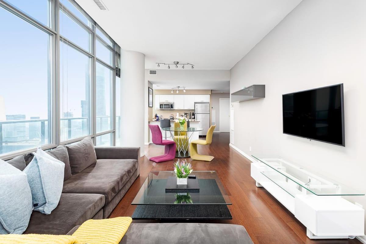 Penthouse Overlooking Dt Free Parking * Toronto