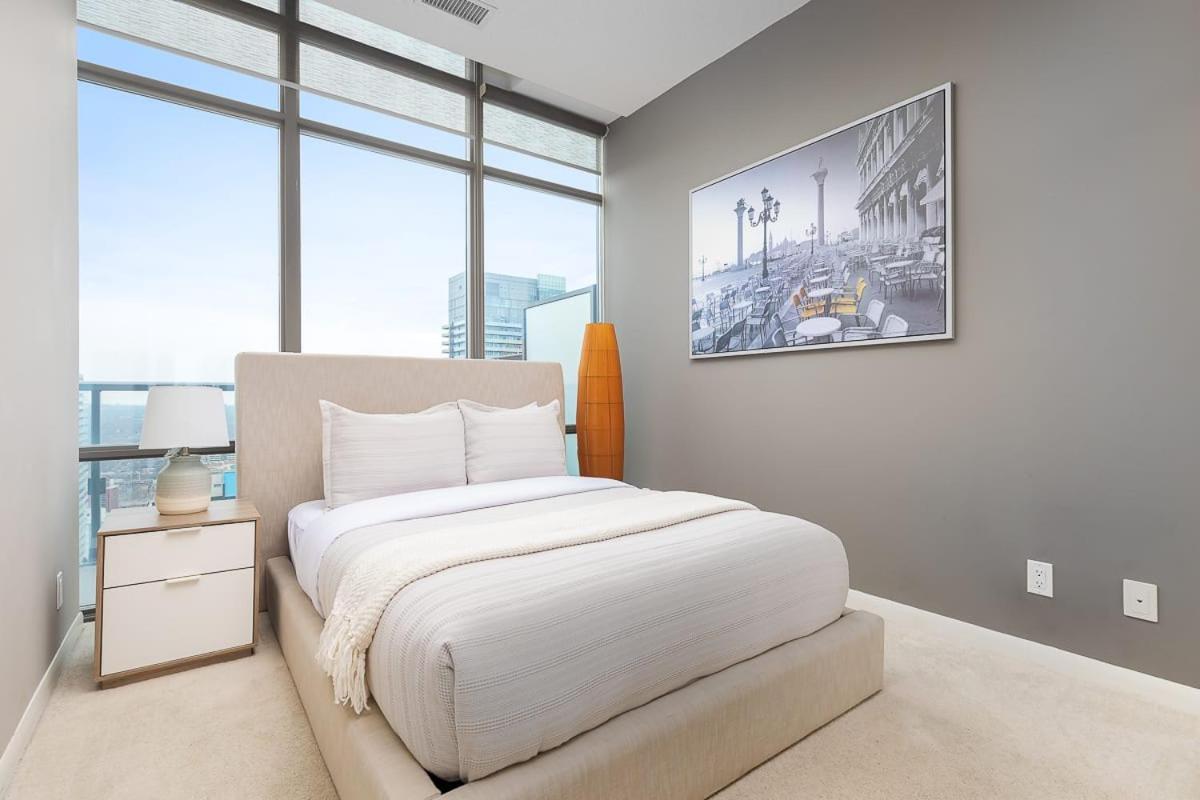 Penthouse Overlooking Dt Free Parking * Toronto